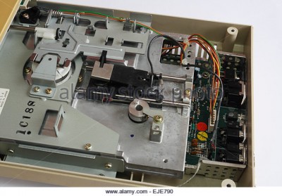 inside-view-of-a-commodore-floppy-disc-drive-eje790.jpg
